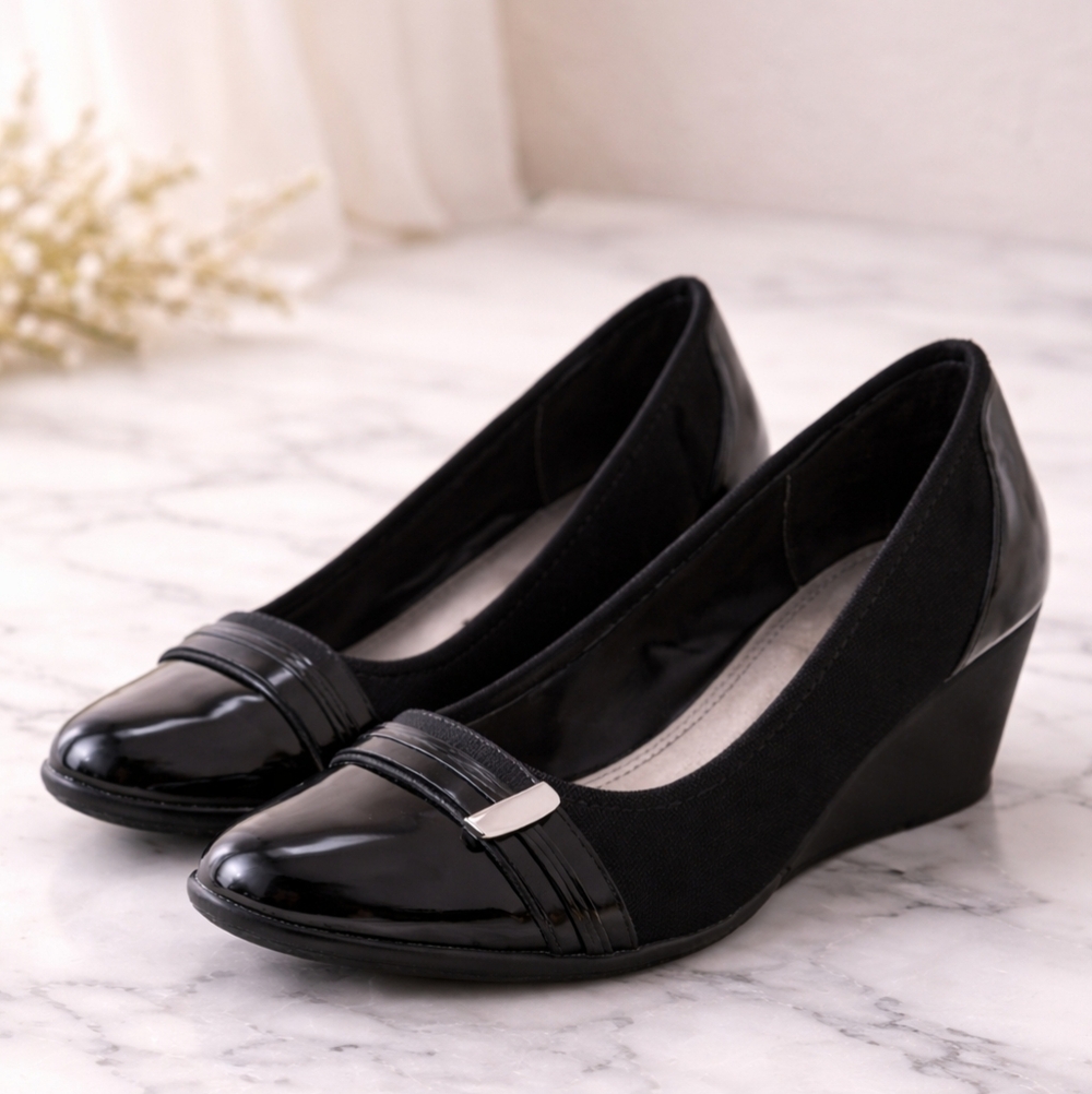 Time and Tru Black Patent Cap Toe Wedge Pumps Size 10